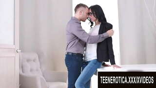 Neukročena Želja Z Teen Lepoto Nika