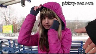 Prawdziwe amatorskie Eurobabe Gina Gerson przybija się w pociągu