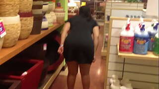 Culona mampianatra pussy sy ny boriky tamin&#039;ny fivarotana