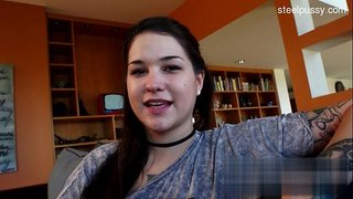 Слатка девојка први заглотить