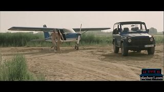 Espanyol MILF babe lilipad sa isang eroplano at fucks