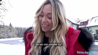 Poiblí Gníomhaire Eorpach sexbomb Jennifer Amilton gnéas ar an tolg leathair