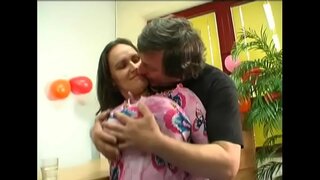 Të fuqishme vajzë Jenny me të mëdha natyrore tits merr banged nga prapa