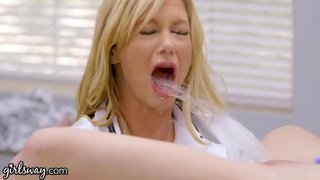 ���ယ်ကျော်သက် Squirts ရှိသမျှကျော်အပူဆက်ဆံ Busty ဆရာဝန်