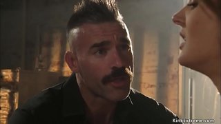 מאסטר צ &#039; ארלס דרה שוט השתנק ציצים קטנים ברונטית עבד זואי בראטס ואז שתילה עמדה פוני הכוס שלה עם זין גדול בתוך צינוק