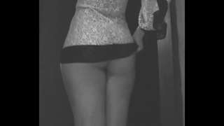 Гэрлэсэн эхнэр унтраах харагдаж байгаа b. хүүхэлдэй, түүний нөхөр milf