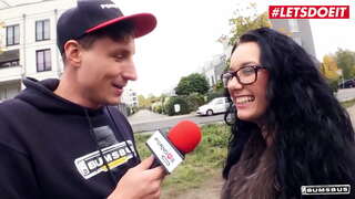 LETSDOEIT - ಲಿಲ್ಲಿ ಕೂದಲಿನ ತುಲ್ಲಿನ ಕೀಟಲೆ ವ್ಯಕ್ತಿಗಳು ಕಂಡು ಒಂದು ಹೊಸ ಹುಡುಗಿ ತಮ್ಮ ಹೊಸ ದೃಶ್ಯ